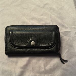 Stone Mountain Black Genuine Leather Wallet with Snap Closure